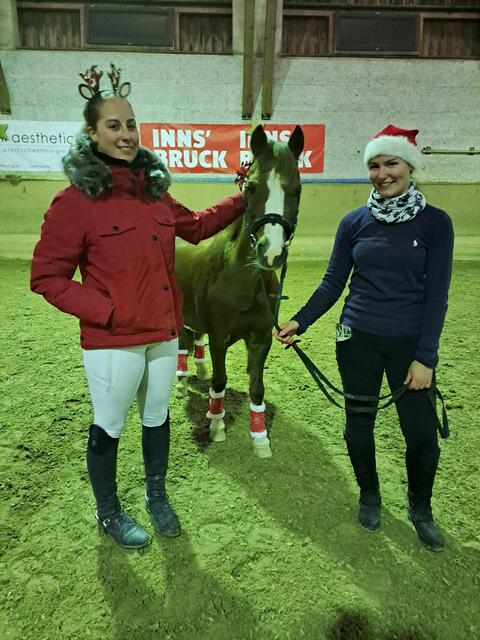 Lisa und Anna mit "Schulpferdpensionist" Little Meiky | Foto: CRG