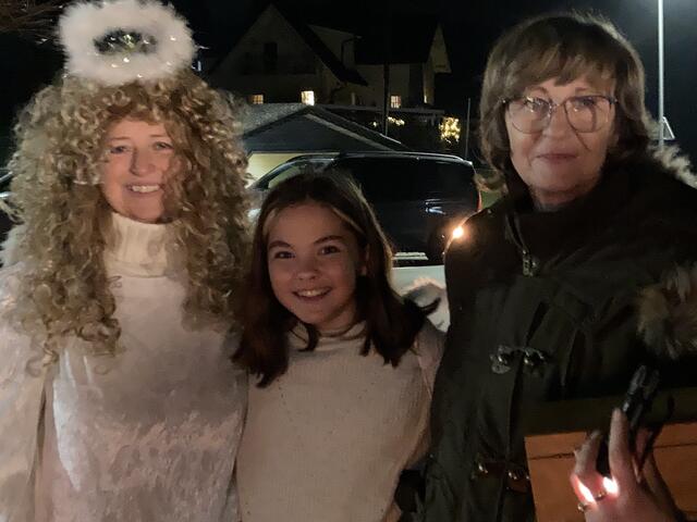 Monika Joham, Luisa Fegelin und Gerti Moder setzen sich für den guten Zweck ein - Dankeschön! | Foto: Erich Timischl