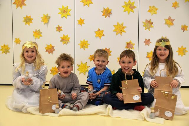 Die Engerl Paulina und Rosa mit Liam, Elias und Sebastian. | Foto: Mittermayr