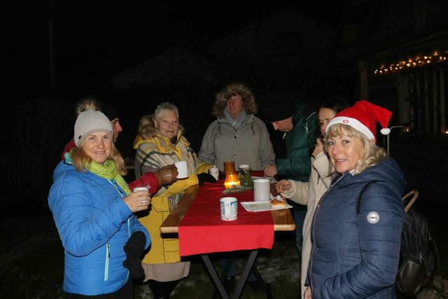 Schön die Nachbarschaft wieder einmal zu treffen. | Foto: Hermine Adam