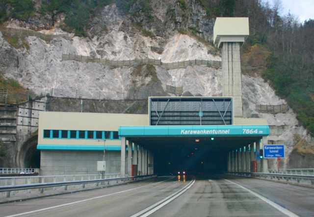 Der Albaner wollte über den Karawankentunnel einreißen, wurde jedoch dort negativ überrascht | Foto: kk