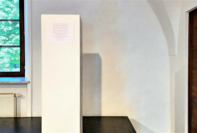 Arbeit von E. Bachinger. Die Hochwasser-Katastrophe im Wohnort des Künstlers ließ die rechtzeitige Fertigstellung der Installation nicht zu... | Foto: Ambrusch-Rapp