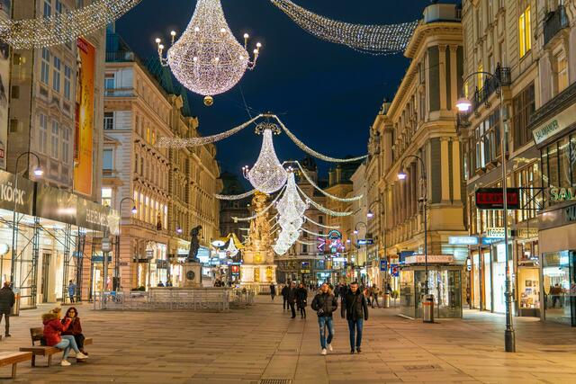 Für die meisten Wienerinnen und Wiener startet am Heiligen Abend die besinnliche Zeit. Dennoch sind aber nicht alle Menschen bei ihren Familien zuhause. | Foto: Anton/Unsplash