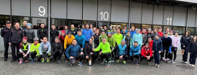 Rund 50 Läuferinnen und Läufer brachten das Friedenslicht über Hirnsdorf bis nach Großsteinbach. | Foto: RegionalMedien Steiermark/Hofmüller