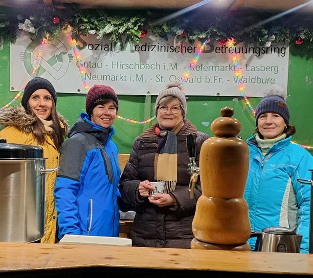 Danke an das fleißige Team: Mitarbeiterinnen Georgeta Pirklbauer u. Maria Höller, Vorstandsmitglied aus Lasberg Anita Wabro, Mitarbeiterin Gerda Hackl | Foto: SMB