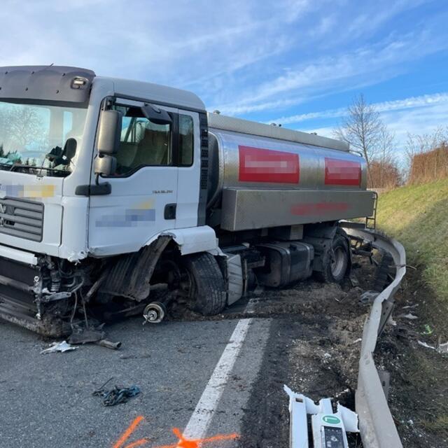 Verkehrsunfall auf der Lamprechtshausener Straße. | Foto: FF Göming