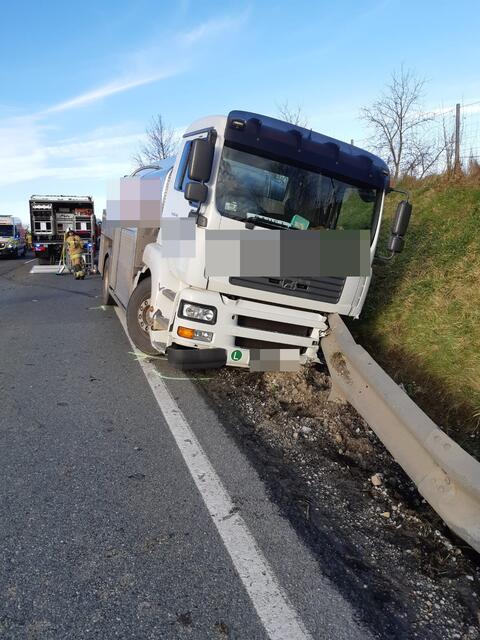 Verkehrsunfall auf der Lamprechtshausener Straße.