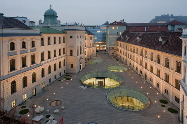 Das Joanneumsviertel gibt's unter anderem die Neue Galerie, das Naturkundemuseum oder das CoSA - Center of Science Activities – zu bestaunen. | Foto: N.Lackner