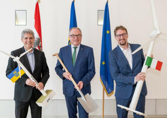 CFO Michael Trcka, LHStv Stephan Pernkopf und WEB Italien GF Reinhard Kain | Foto: NLK Burchhart