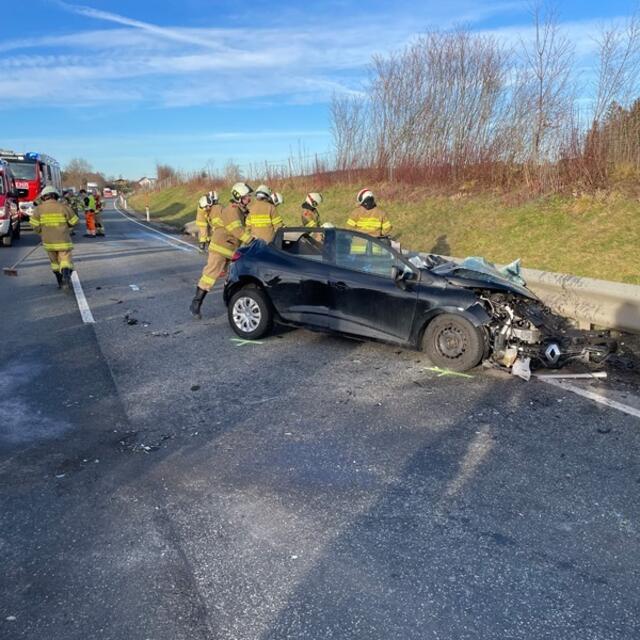 Verkehrsunfall auf der Lamprechtshausener Straße. | Foto: FF Göming