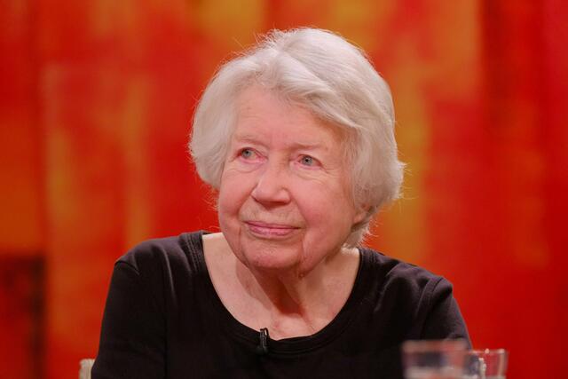 Lotte Ingrisch bei einem ihrer letzten Fernsehauftritte im Jahr 2020. | Foto:  Günther Pichlkostner / First Look / picturedesk.com