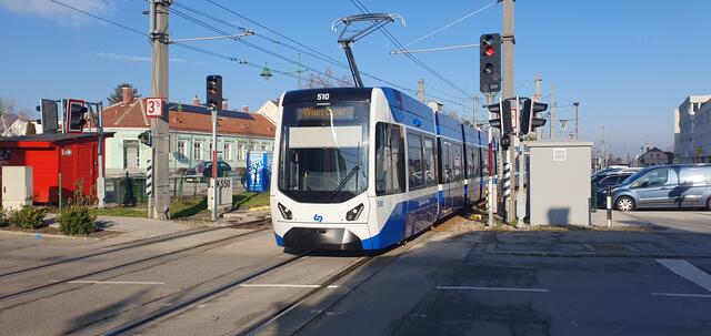 Fahrt von Baden nach Wien: hier in Guntramsdorf im "Zentrum" | Foto: Philipp Steinriegler