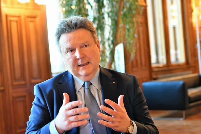 Bürgermeister Michael Ludwig soll ebenfalls seine Gehaltserhöhung spenden, meint Dominik Nepp. | Foto: Markus Spitzauer