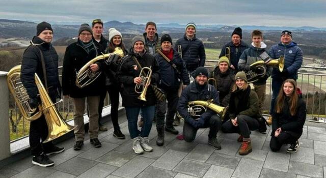 Sein "Neujoahrgeign" begann der Musikverein Neuhaus am Klausenbach in Bonisdorf und in Kalch. | Foto: Musikverein Neuhaus am Klausenbach