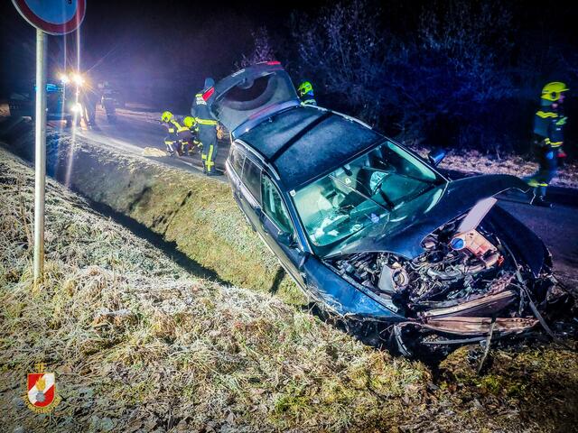 Zwei schwere Unfälle auf der Gemeindestraße zwischen Fluttendorf und Stögersdorf | Foto: FF Mooskirchen