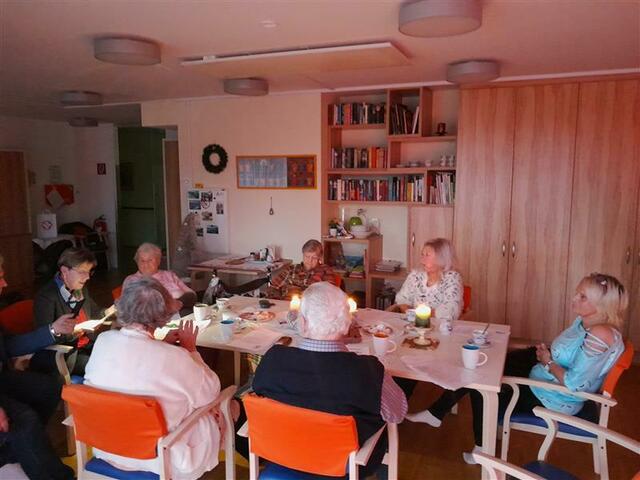 Geselliges Zusammensein gehört in der WG dazu. | Foto: Samariterbund