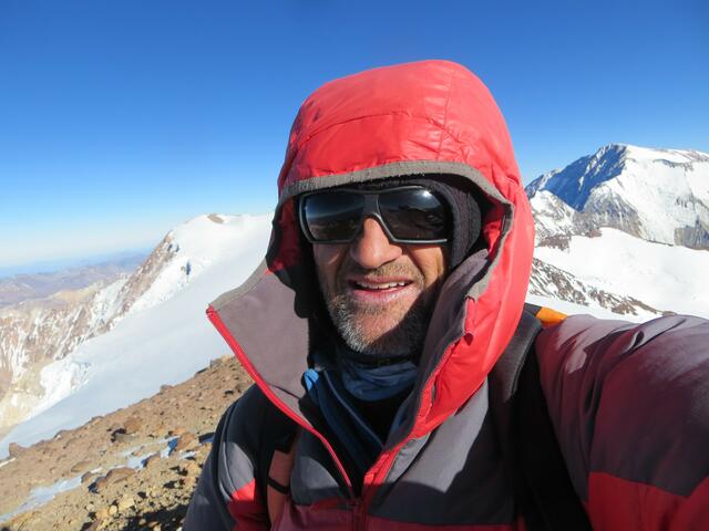 Foto vom Gipfel: Während die argentinischen Fußballer den Sieg bei der Winter-WM holten, erlebte Christian Stangl mit der Erstbesteigung einer neuen Route auf die Alma Negra ein "Sommermärchen" in den Anden. | Foto: Stangl