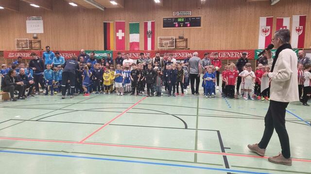 Hochbetrieb in der Sporthalle Hötting West, der 37. int. Generali Union Innsbruck Nachwuchscup 2022 war ein voller Erfolg.