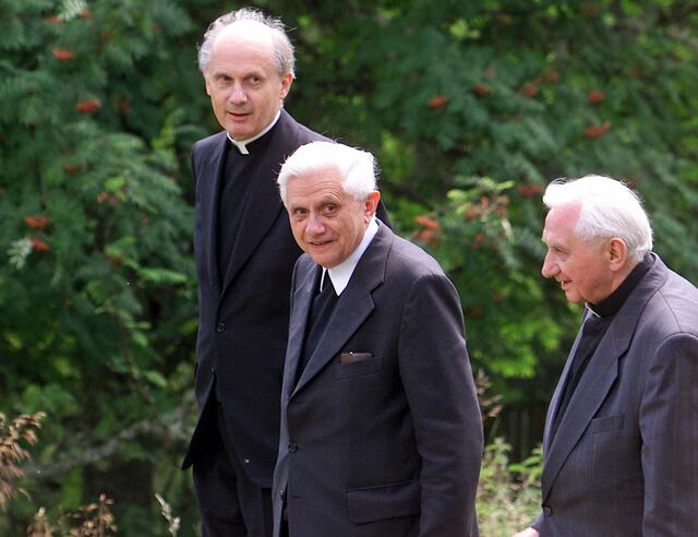 Kardinal Ratzinger mit seinem Bruder zu Besuch in Kärnten, Forsthaus Flattnitz | Foto: Diözesan-Pressestelle
