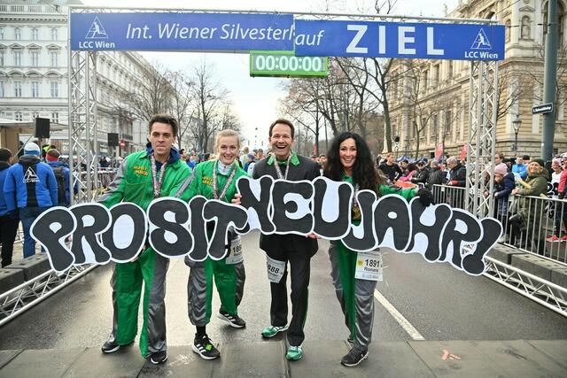 Alexander Rüdiger mit seinem 'Geldscheffel-Team'  | Foto: Manfred Sebek