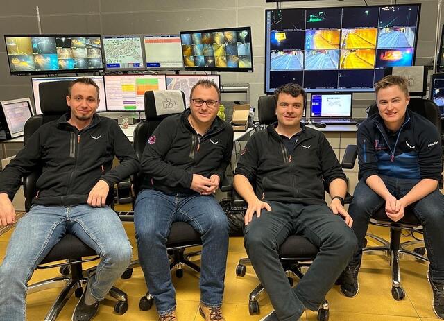 Das Team der Feuerwehr und Technischen Rettung der Leitstelle Tirol | Foto: Leitstelle
