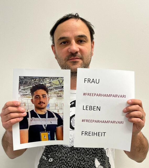 Senad Lacevic, Klubobmann der SPÖ Neubau, übernimmt die Patenschaft für Parham Pavari.  | Foto: BV07