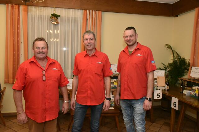 Obmann Norbert Dunkl,Schriftführer Hermann Kochauf und Christian Tremmel  | Foto: Gerald Dreisiebner
