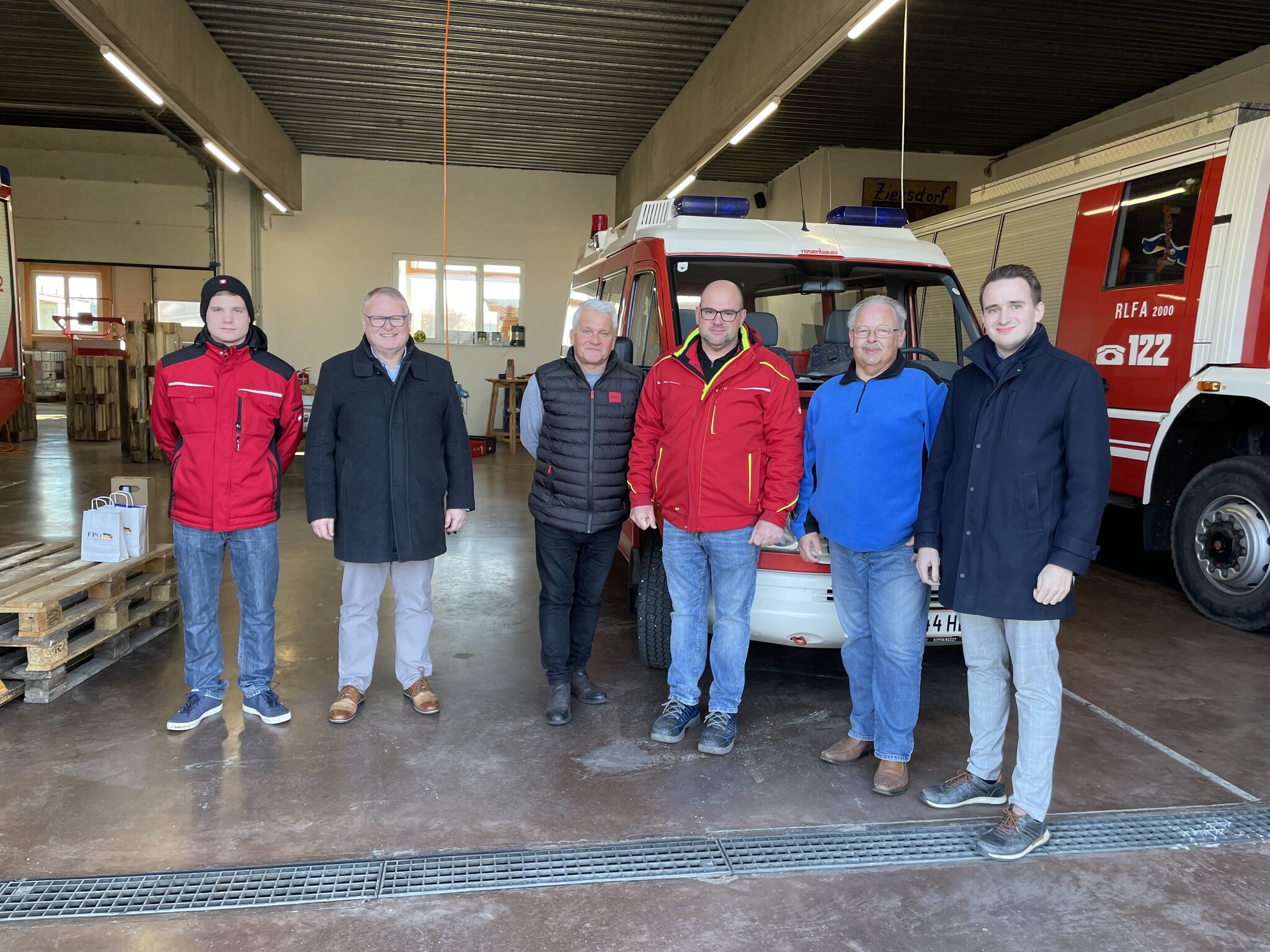 Blaulichttour im Bezirk: Freiheitliche bedanken sich bei Rettung ...
