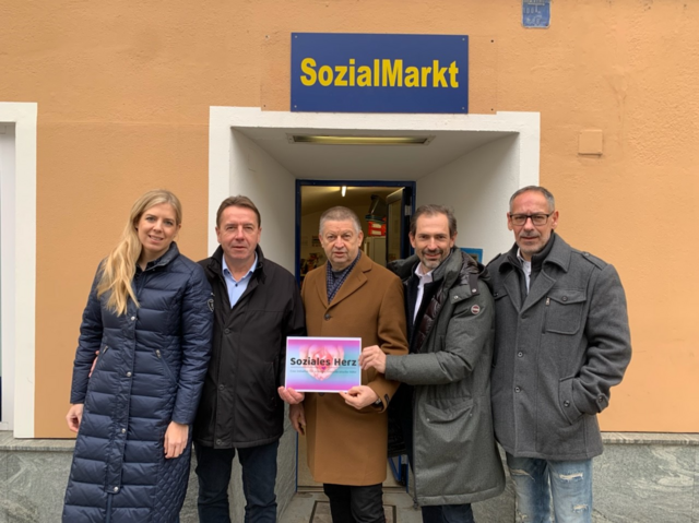 Von links: Isabella Theuermann, Erwin Angerer, Harald Trettenbrein, Christian Ragger, Erwin Svensek  | Foto: FPÖ