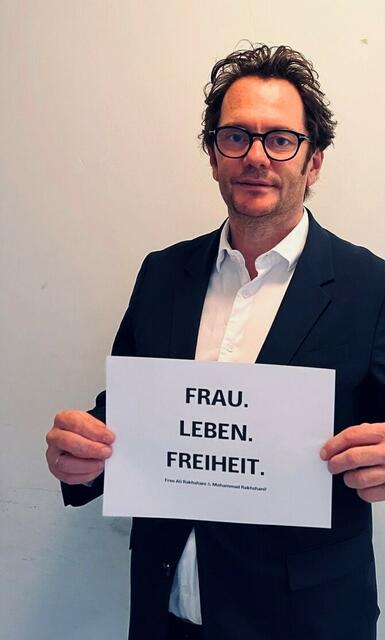 Bezirksvorsteher Markus Reiter: „Ich übernehme die Patenschaft für Ali Rakhshani und Mohammad Rakhshani." | Foto: BV07