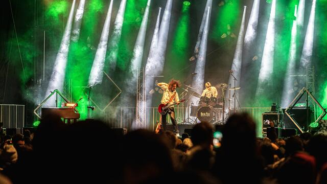 Rockige Klänge auf der Bühne vor dem Landestheater | Foto: zeitungsfoto.at