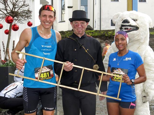 Die Tagesschnellsten beim Silvesterlauf in Seekirchen: Lukas Hollaus (Skinfit Racing Tri Team) und Leyla Reshed (LCAV Jodl Packaging). | Foto: Leimüller Racing Team/Heinrich Vorlicky