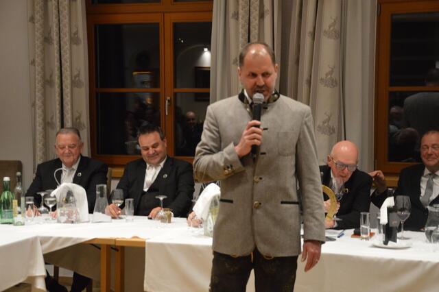 Vereinigter Bernhofer kurz vor der Wahl zum Kommissär