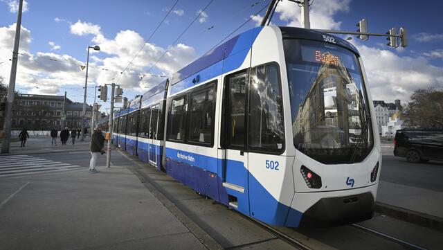 Unterwegs in Wien, auf dem Weg nach Baden. Die neue Garnitur der "Badner Bahn" der WLB. | Foto: WLB/Zinner.