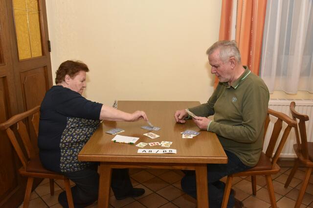 Die zweite Dame beim Spielen | Foto: Gerald Dreisiebner