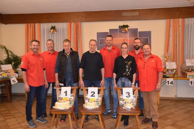 Die Sieger vom Preisschnapsen in Arnwiesen sind 1. Platz Karl Schuster vor Josef Timischl und Katharina Tremmel jeweils aus Wetzawinkel. | Foto: kk