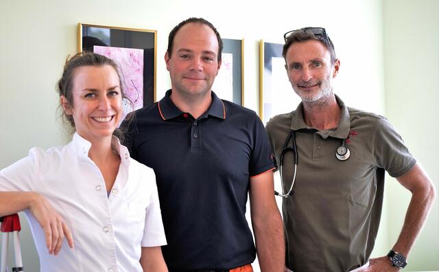 Wundmanagerin Maria Brandstötter, Alexander R., und Arzt Claus Hoflehner (v.l.). | Foto: Lana Yanovska/www.yanovska.com