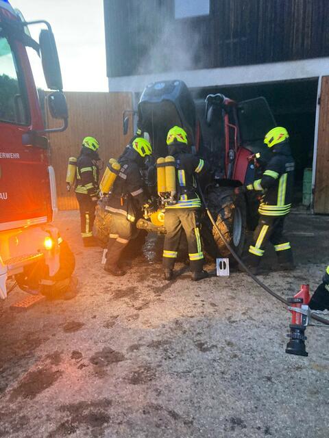 Traktorbrand | Foto: LM Natascha Sochorec, FF Rotheau  und FF Eschenau