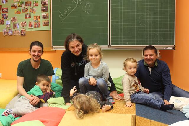 Väter können sich sich beim Papa-Kind-Frühstück austauschen.  | Foto: Bettina Öttl