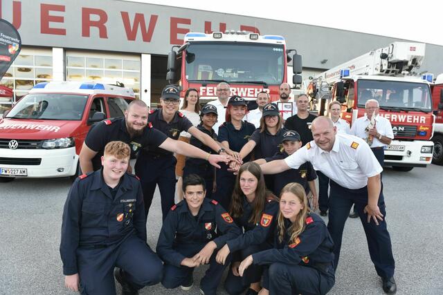 Alle die Interesse haben, können bei den wöchentlichen Jugend-Feuerwehrtreffen in die Gemeinschaft hineinschnuppern. | Foto: Wolfgang Zarl