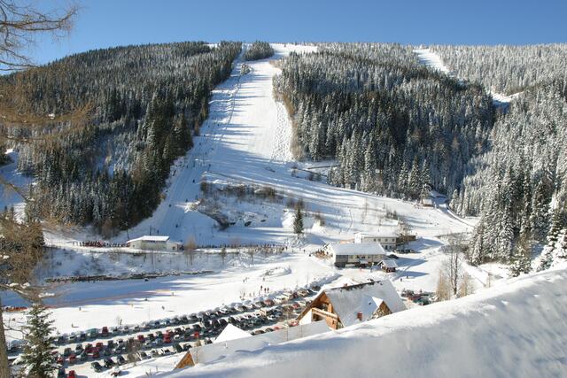 Sehr gute Bedingungen und - wie man am Parkplatz sieht - reger Andrang meldet das Salzstiegl. | Foto: Salzstiegl