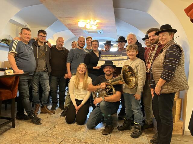 Die Spende wurde an die Tafel Braunau übergeben. | Foto: Stadtkapelle Braunau