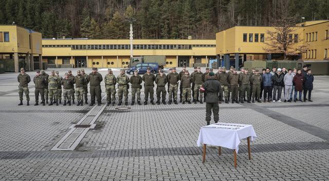 Wechsel bei Tiroler Assistenzkompanie: Die Soldaten aus Vorarlberg werden mit der Einsatzmedaille ausgezeichnet | Foto: Bundesheer, Vizeleutnant Martin Hörl