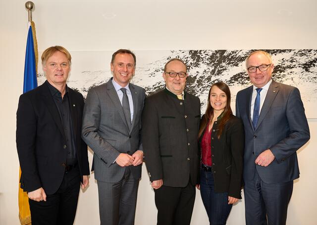 NÖ Werbung GF Michael Duscher, LR Jochen Danninger, Obmann Peter Höbarth, GF Katrin Teufel, LH Stv. Stephan Pernkop | Foto: NLK Pfeiffer