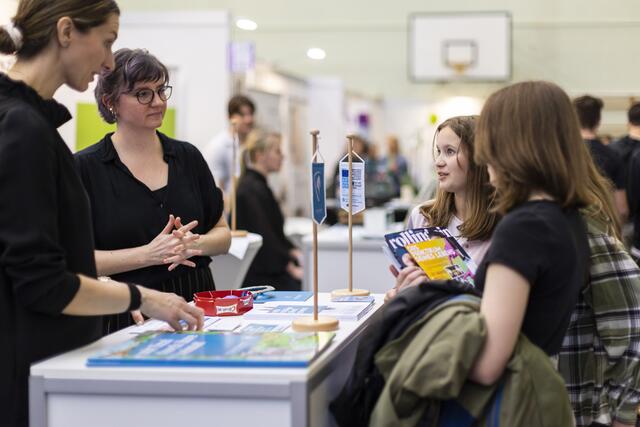 An zwei Tagen verwandelt sich die Sporthalle Voitsberg in ein buntes Messegelände. | Foto: Salondeluxe