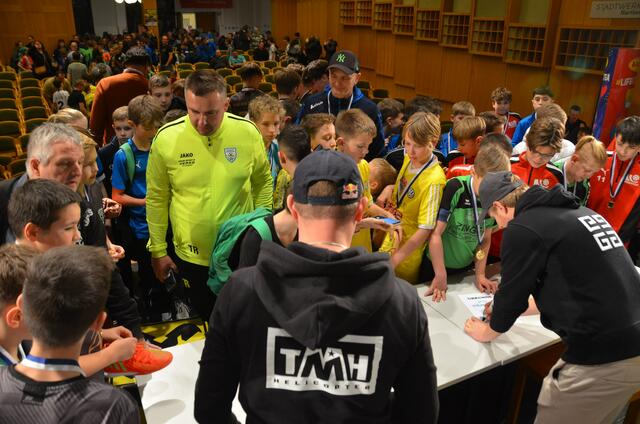 Autogramme von Marin Hinteregger und Thomas Morgenstern waren sehr begehrt | Foto: KK