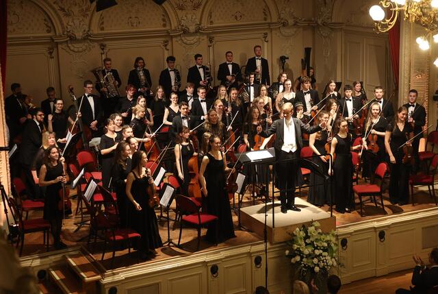 Die OÖ Philharmonie begeisterte zu Silvester und Neujahr mit Konzerten der Extraklasse.  | Foto: Andreas Maringer/eventfoto.at