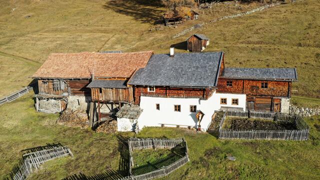 Der alte Stableshof auf 1.800 Metern ist einer der letzten ursprünglich erhaltenen Berghöfe rund um Nauders.  | Foto: Nauders - Karl Folie