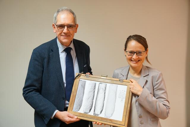 Landesarchäologe Raimund Kastler und Landeshauptmann-Stellvertreterin Martina Berthold. | Foto: Land Salzburg