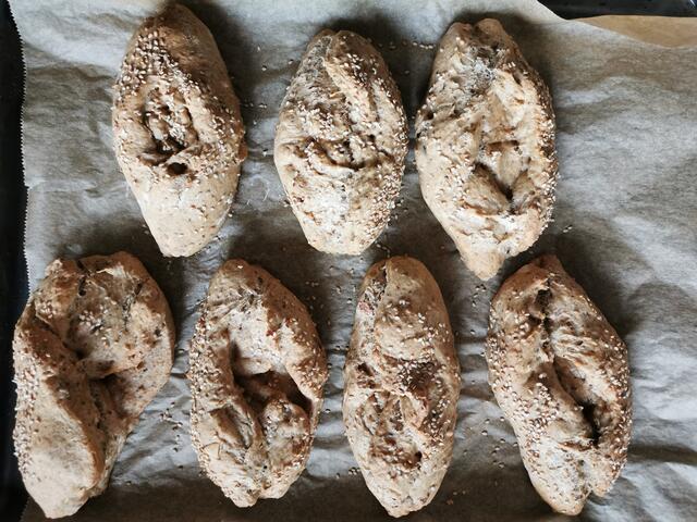 Die Weckerl insgesamt 15 min. backen. | Foto: Katrin Ebetshuber